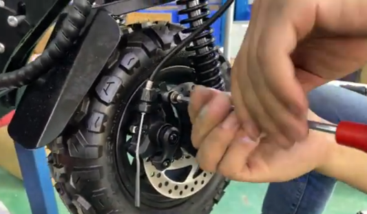 How to Remove the Front Fender on an Arwibon Q30 Scooter