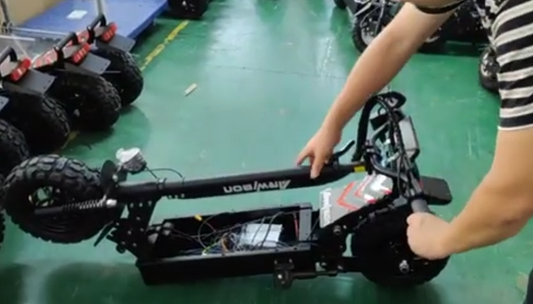 How to Adjust the Folding Handlebar and Telescopic Stem on an Arwibon Q30 Scooter